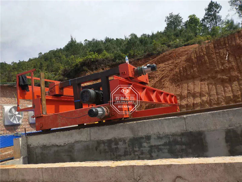 小型輪盤翻拋機(jī)安裝現(xiàn)場(chǎng)