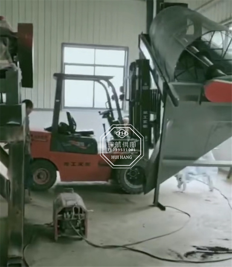 雞糞有機肥生產(chǎn)線安裝現(xiàn)場