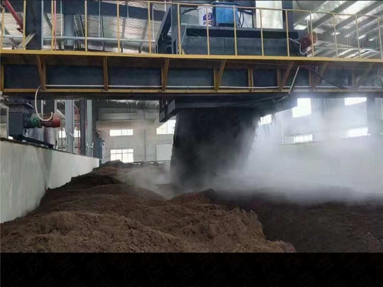 甘蔗渣深糟鏈板翻堆機(jī) 生物有機(jī)肥鏈板翻堆機(jī) 羊糞深槽發(fā)酵翻拋機(jī) 興達(dá)環(huán)保設(shè)備