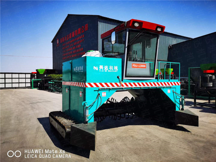 小型有機肥生產(chǎn)線配套設備 履帶式翻拋機 雞糞發(fā)酵處理設備