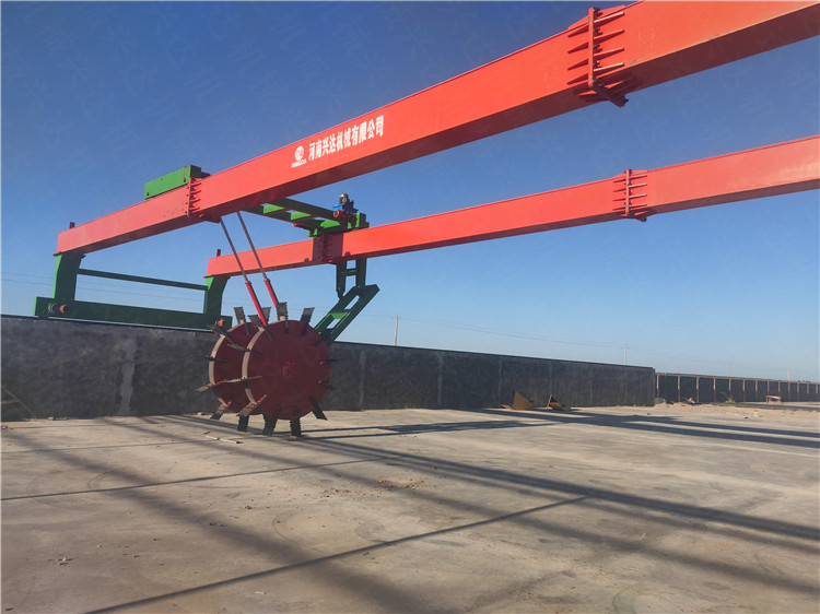 新疆喀什2臺(tái)22米輪盤一臺(tái)15米輪盤翻拋機(jī)安裝現(xiàn)場(chǎng)