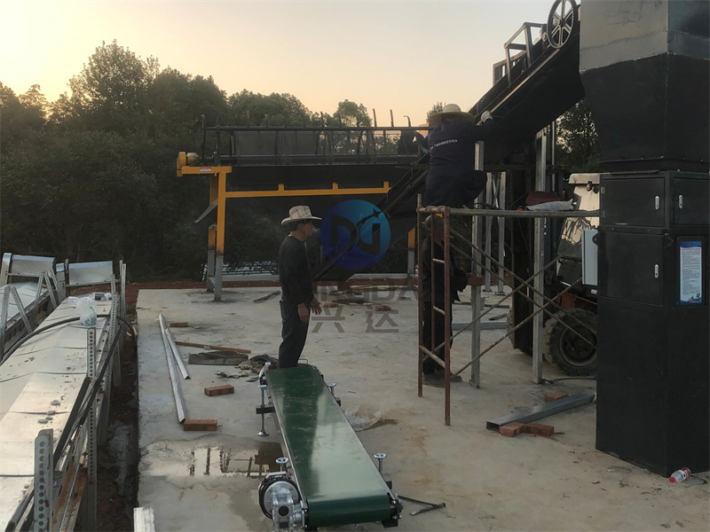 年產(chǎn)1萬噸粉劑有機(jī)肥生產(chǎn)線安裝現(xiàn)場(chǎng)