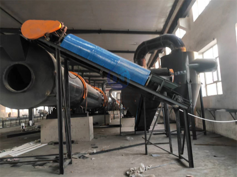 羊糞有機肥生產(chǎn)線設(shè)備安裝現(xiàn)場