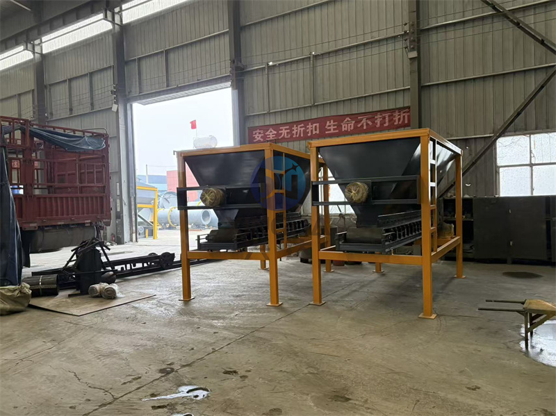 年產(chǎn)3萬噸有機肥生產(chǎn)線設(shè)備發(fā)貨現(xiàn)場