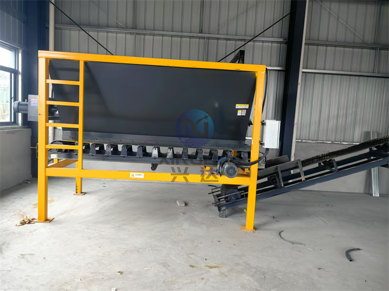 年產(chǎn)2萬噸免烘干生產(chǎn)線安裝現(xiàn)場(chǎng)