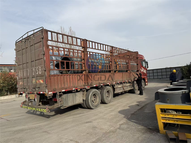 外貿(mào)設(shè)備回轉(zhuǎn)式烘干機(jī)發(fā)貨現(xiàn)場