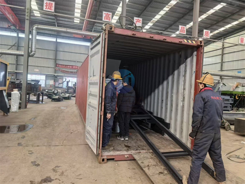 顆粒有機(jī)肥生產(chǎn)線設(shè)備出口發(fā)貨