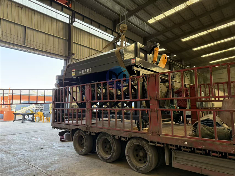 4米液壓槽式翻拋機(jī)發(fā)貨現(xiàn)場(chǎng)